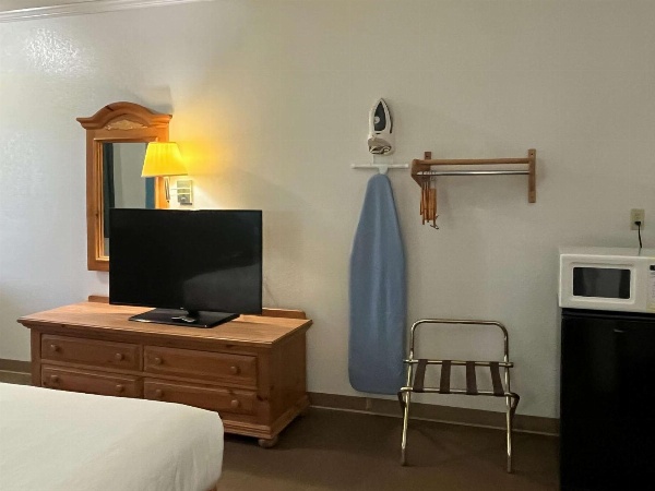 Motel 6 Portland, IN image 42
